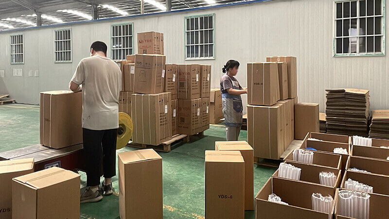 國內(nèi)發(fā)貨液氮罐，正在打包